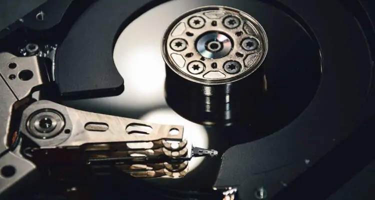 RAID 5 SSD VPS server benefits